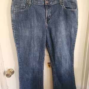 Women's Levi's jeans low rise bootcut size 16 short